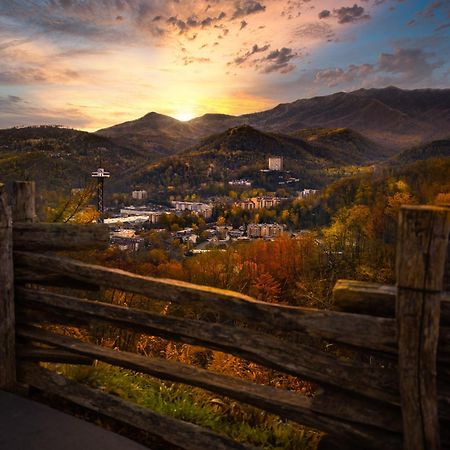 Majestic View Lodge, Amazing Views, Hot Tub, 1089 Free Tickets Each Paid Day, Dollywood And More Гатлинбург Экстерьер фото